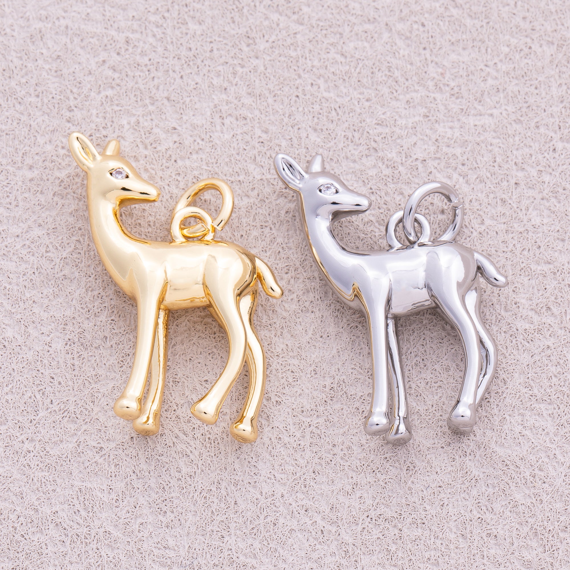 16K Gold Plated Cute Giraffe Animal Charm - Sold Each