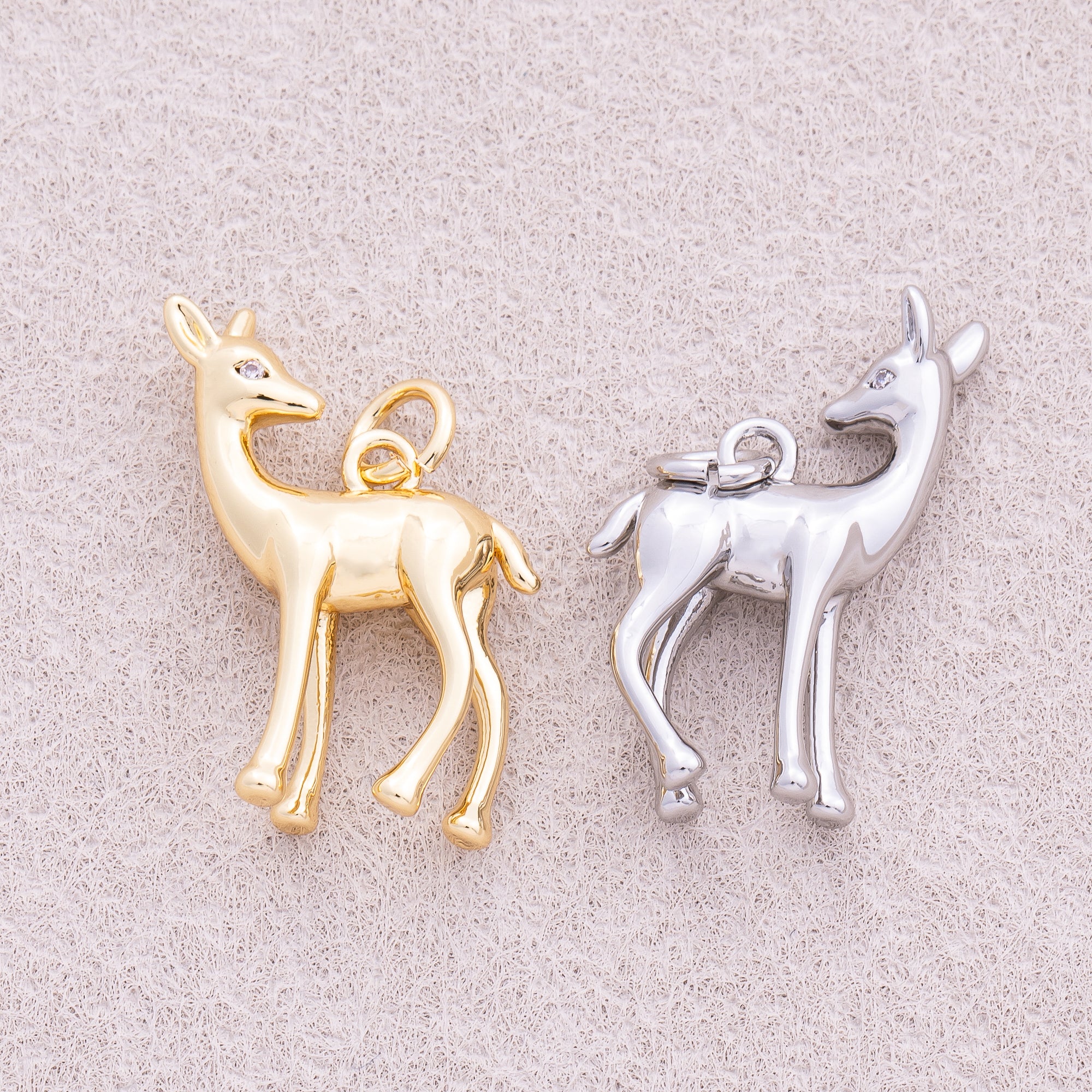 16K Gold Plated Cute Giraffe Animal Charm - Sold Each