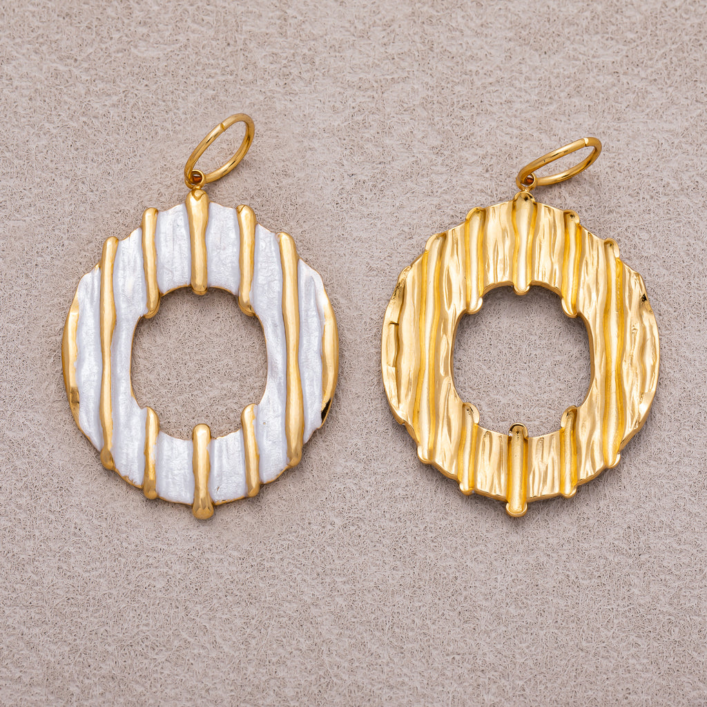 Gold PVD Stainless Steel Mother of Pearl Ribbed Round Open Charm