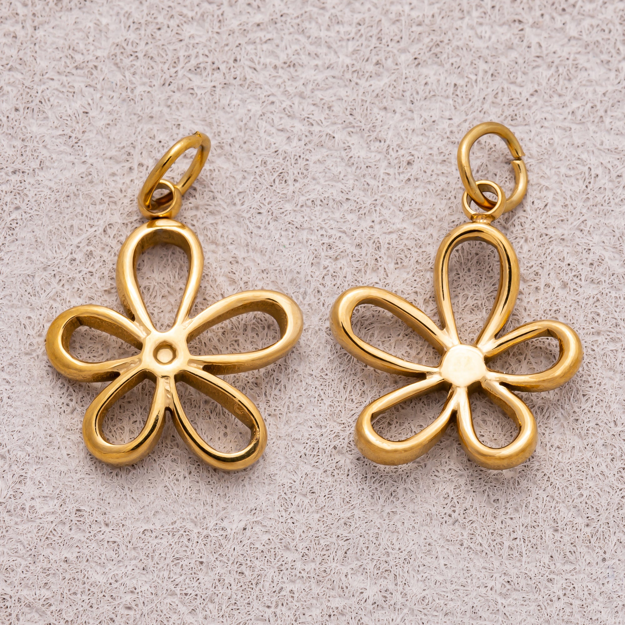 Gold PVD Stainless Steel Open Daisy Flower Outline Mini Charm