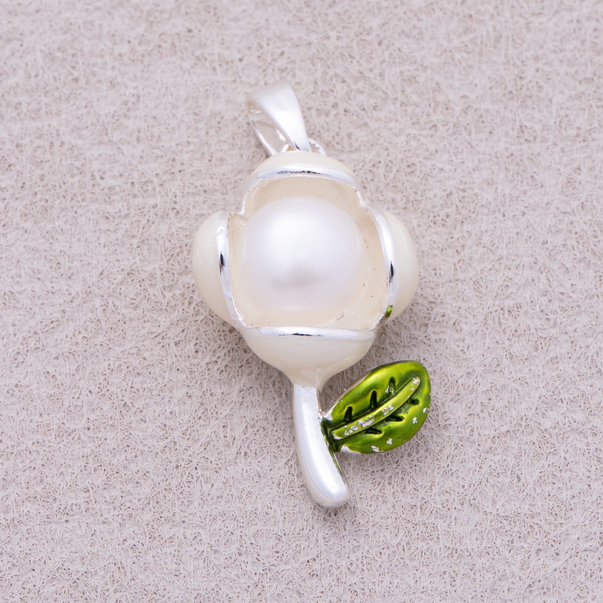 16K Gold Plated Shell Pearl Blooming Flower Pendant - Sold Each