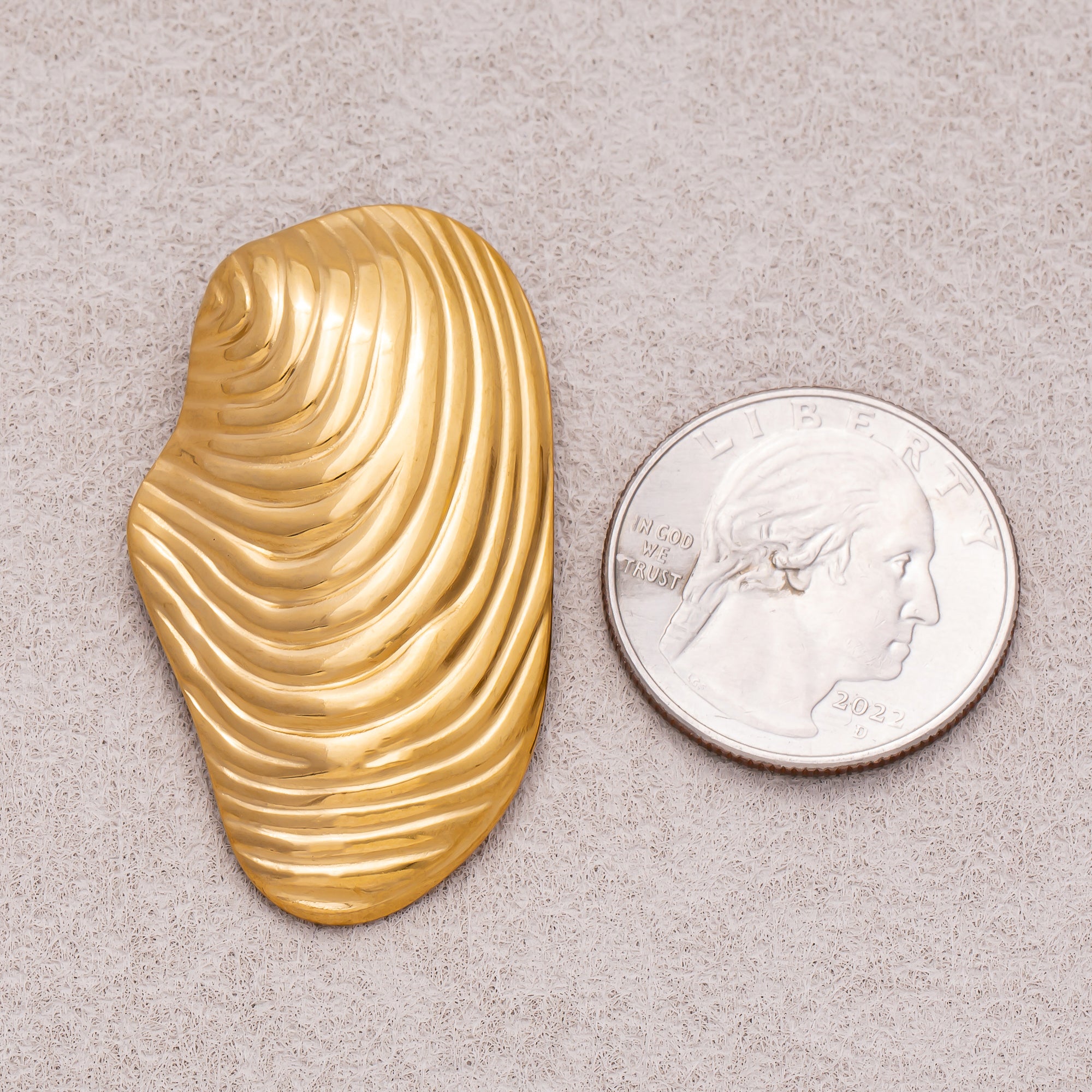 Gold PVD Stainless Steel Ribbed Seashell Mussel Pendant
